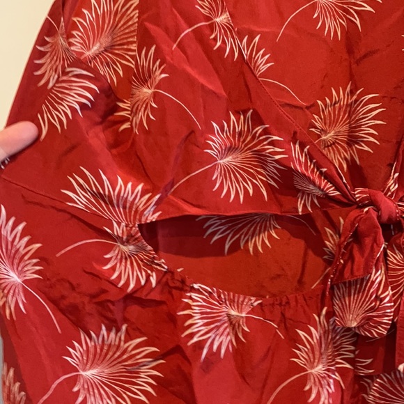 Madewell (US-Large) 100% silk sleeveless with tie/open back detail, red floral - Picture 3 of 5